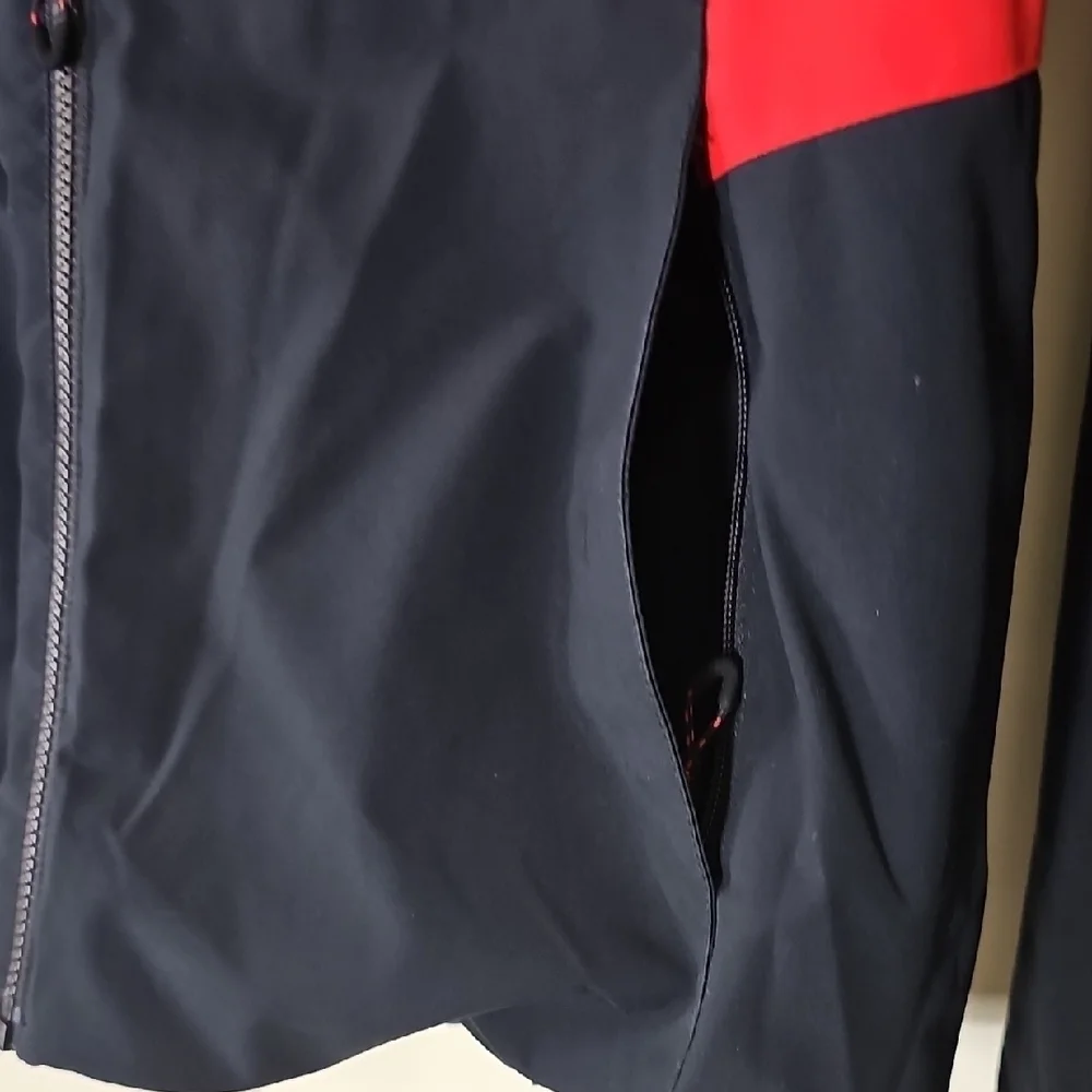 Obermeyer Hooded Teen Boy's Black Jacket with Red Highlights Size L (14-16)